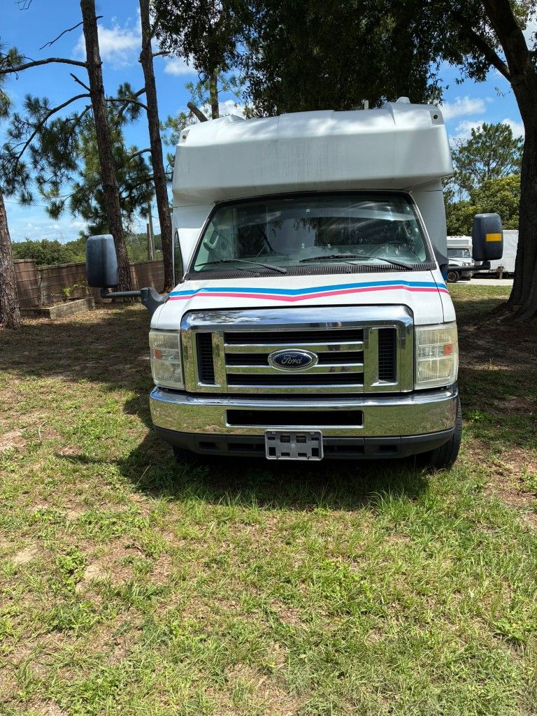 2017 Ford E-450