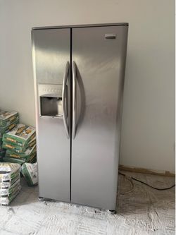 Refrigerator/ Fridge/ Refrigerador