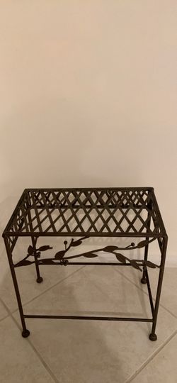 Wrought Iron  flower stand VTG with Leaf Detail