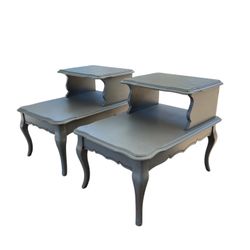 2 Matching side tables 