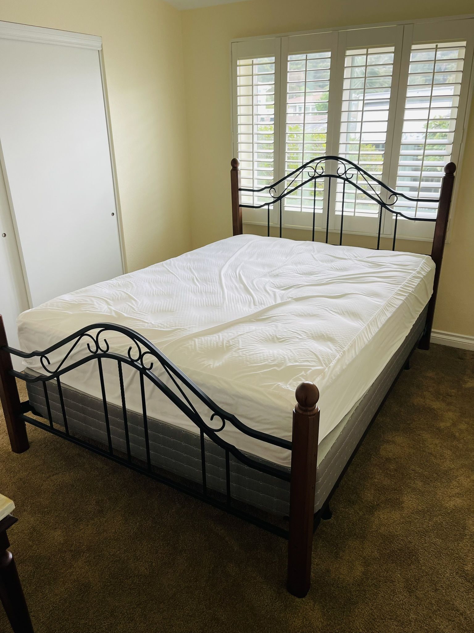 Queen bed frame . Hillsdale Matson Queen bed frame . MATTRESS NOT INCLUDED