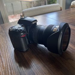 Excellent condition Nikon D7000 DSLR paired with the Nikkor 16–35mm f/4G ED VR wide-angle lens.