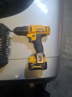 DEWALT DRILL