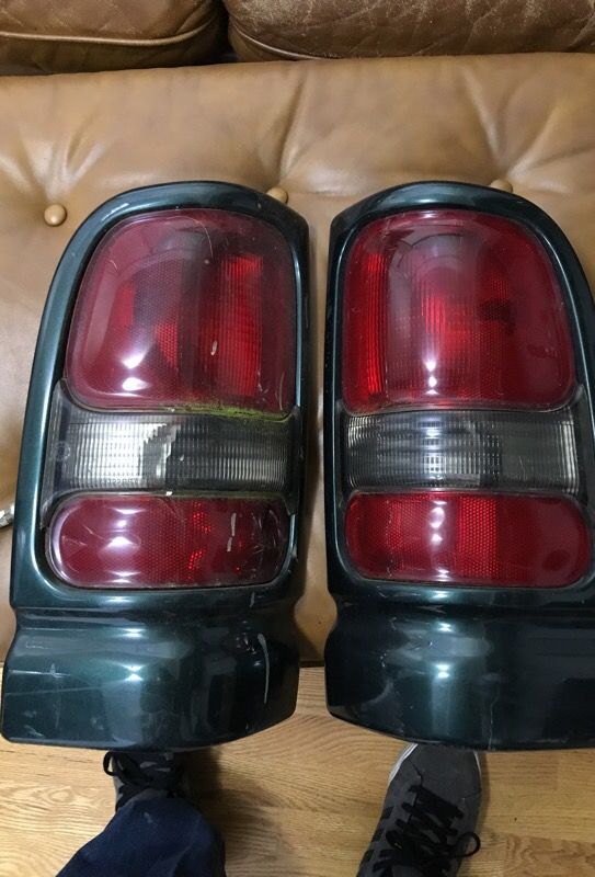 Dodge Ram 1500,2500,3500 2nd gen tail lights