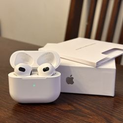 Apple AirPods : 3rd Generation 