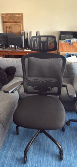 Ergonomic office chair with lumbar support