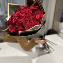 Valentines Gifts, Flowers/ Flores. *free Delivery*