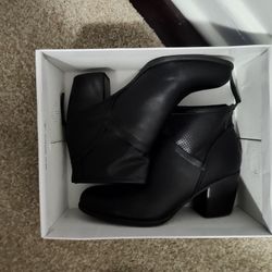 Women's size 9 Boots (White Mountain)