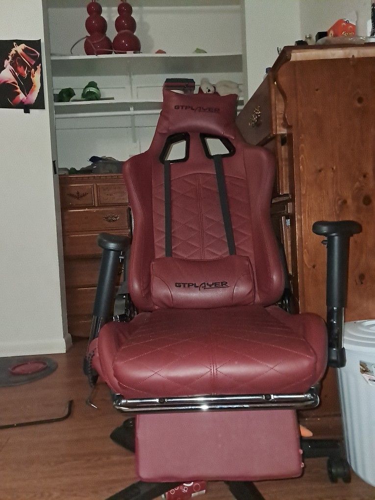 Gaming Chair W/ Bluetooth Speaker , Arm Rest And Recliner