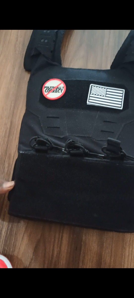 Condor Plate Carrier With Level 3 Plates And Trauma Pads