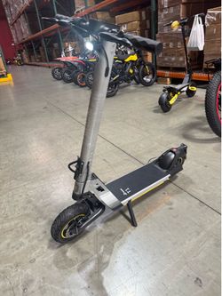 Electric scooter with front and rear shock-absorbing large tires