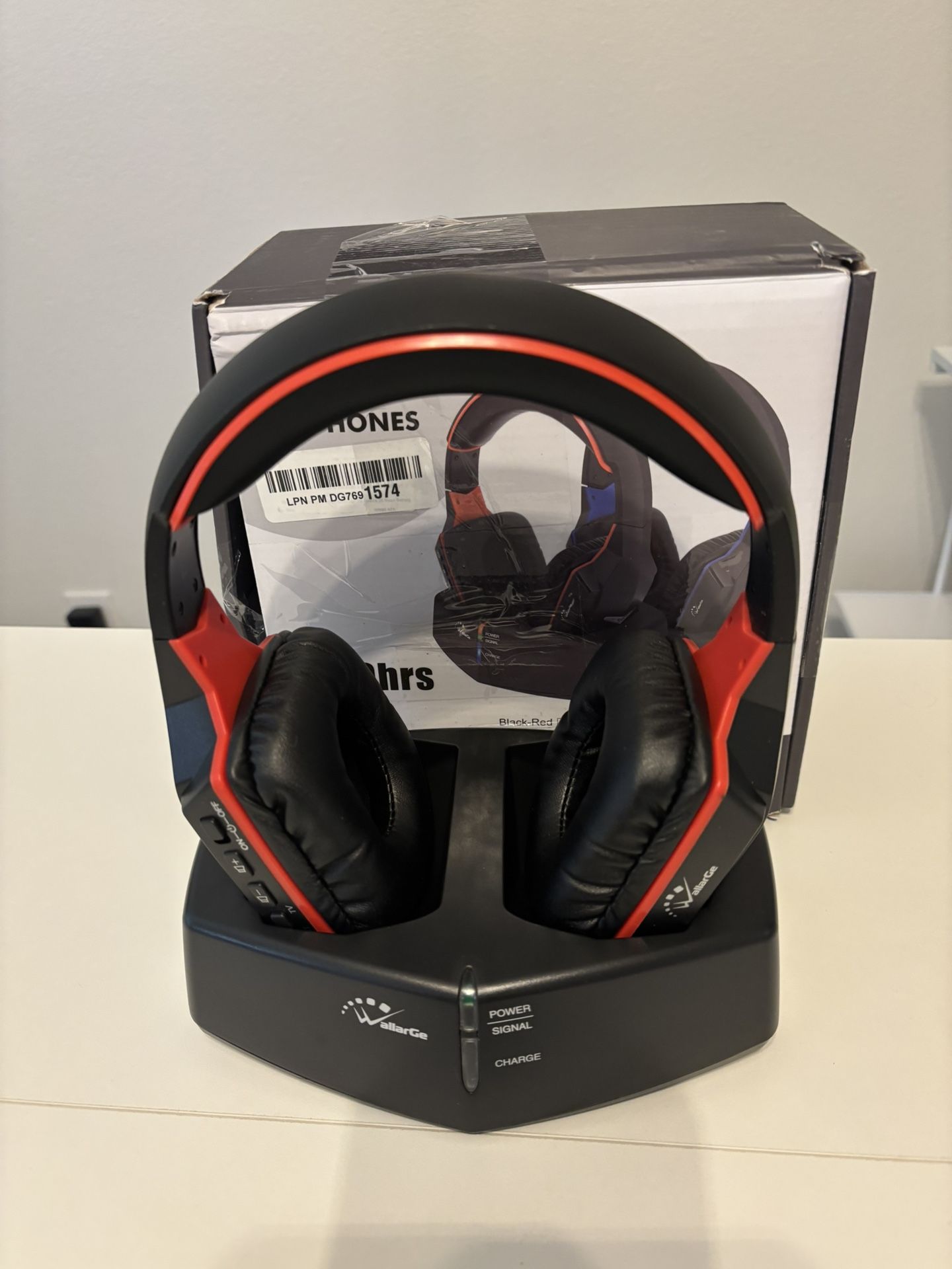 Black / Red WallarGe Wireless Headphones for TV Watching with RF Transmitter Charging Dock