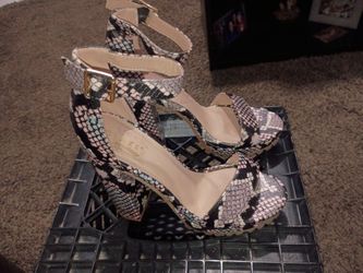 Women's shoes size 7 1/2