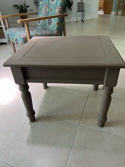 Free end table