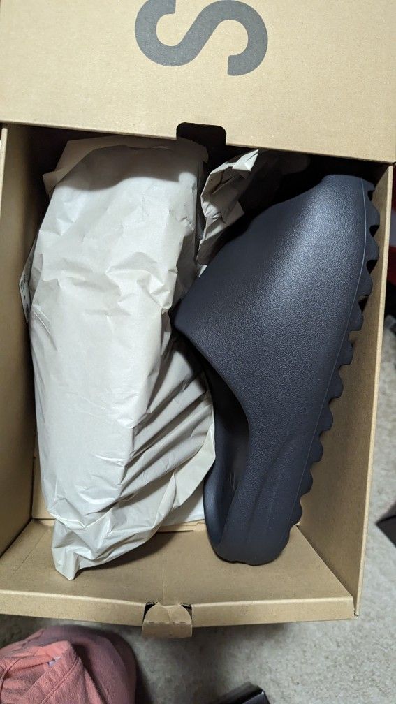 adidas Yeezy Slide
Onyx (2022/2023)