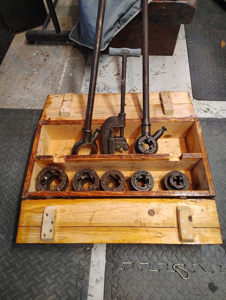 Pipe Thread Set