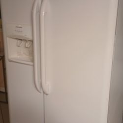 Fridgadaire French Door Refrigerator