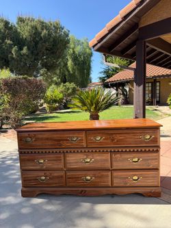 💥SALE TODAY ONLY💥 Beautiful Vintage 8-Specious Drawers  Wood Dresser (Read Description)