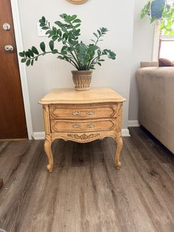 Thomasville French Carved End Table