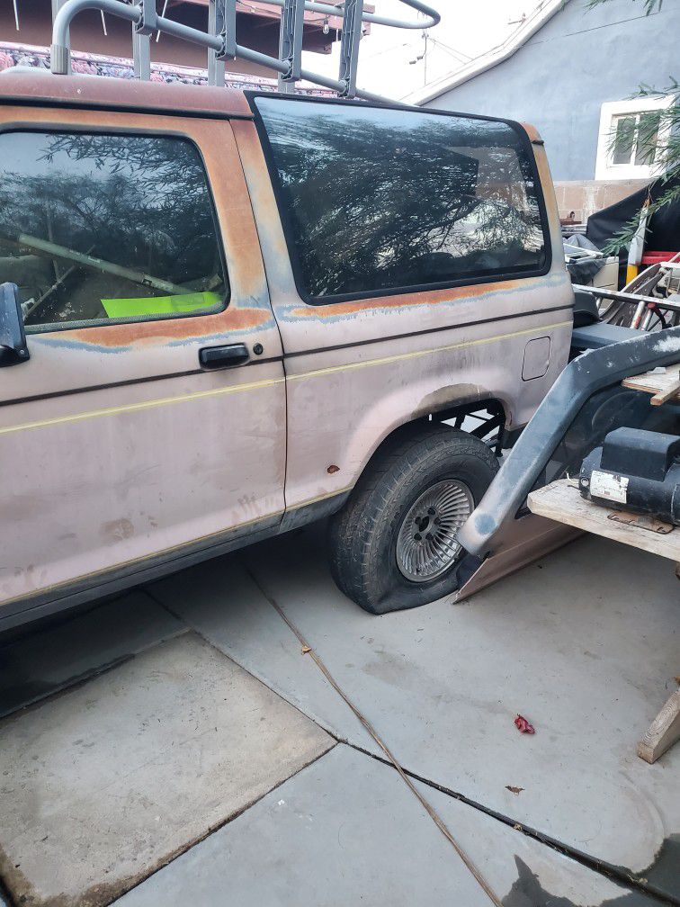 1988 Ford Bronco Il  For Parts Or All