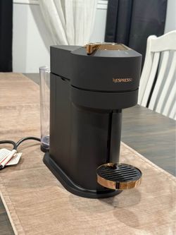 Nespresso Coffee Machine – Very Good Condition