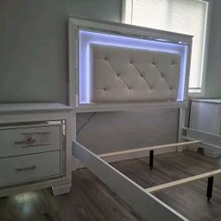 Queen Size Bedroom Set 👉 Down Payment $50. 