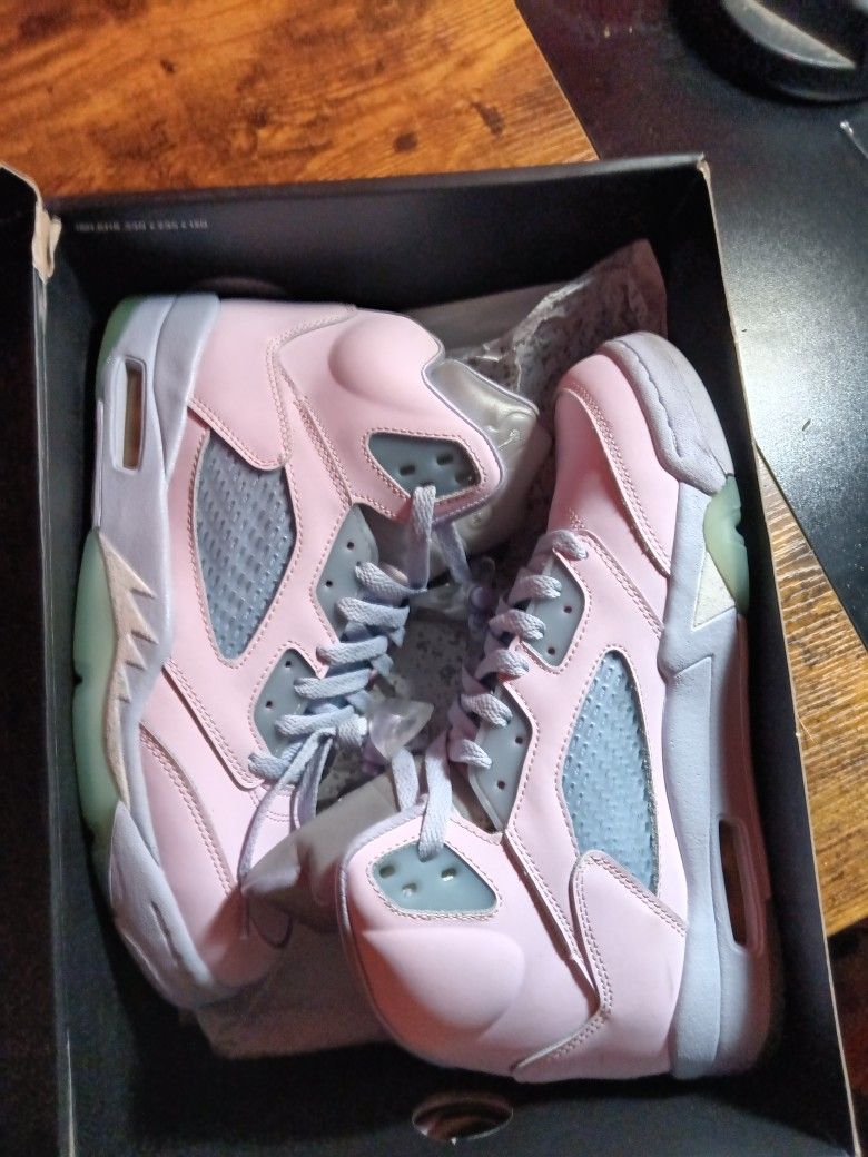 Jordan 5 Easter 2022 BRAND NEW IN BOX PERFECT