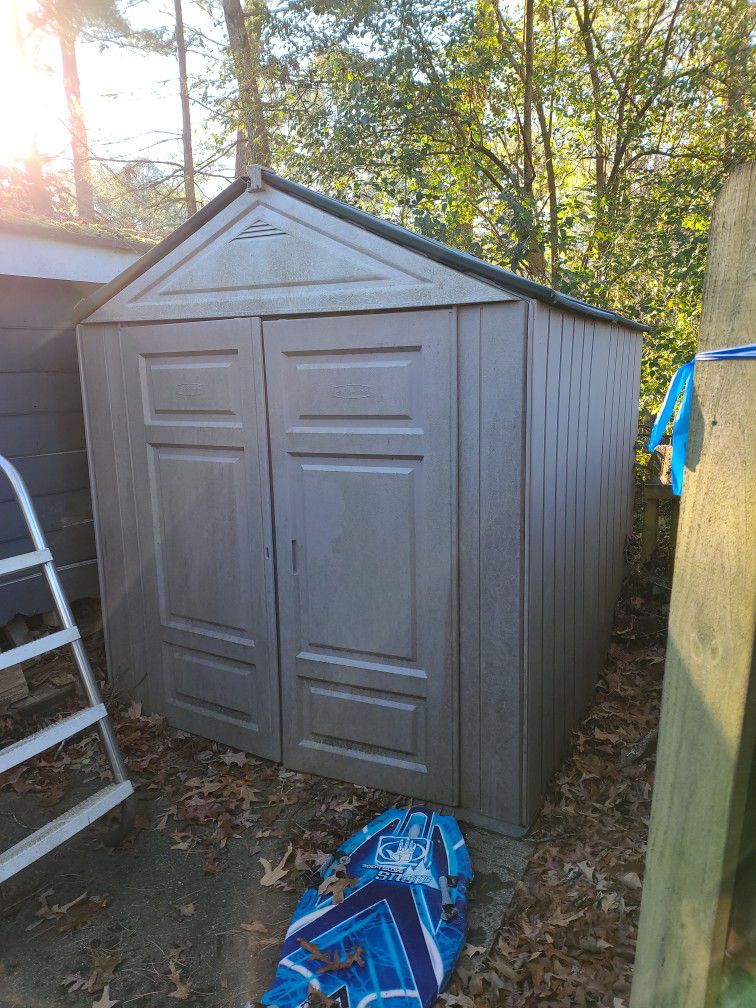 Rubbermaid portable shed 7x7 With Floor