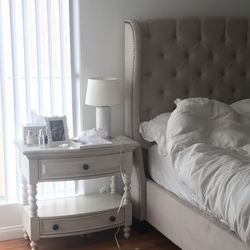 White Wood 28in 2 Drawer nightstands