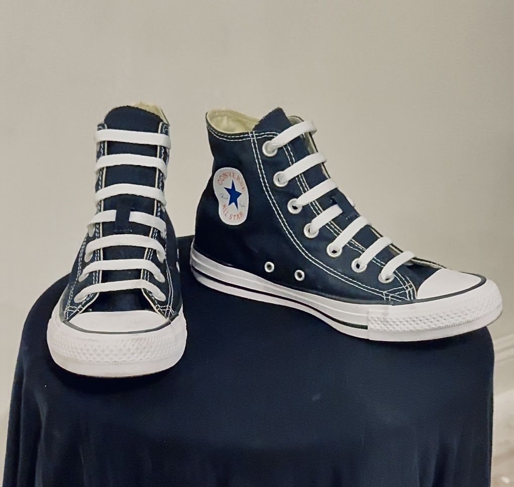 Converse Chuck Taylor All Star Hi Top Sneaker Black - Size 7.5