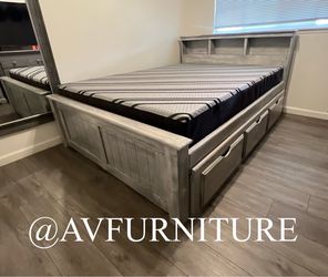 Queen Bed w 3 Drawers and Foam Mattress