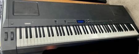 Yamaha P-200 Digital Piano