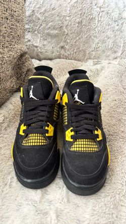 “Thunders” Jordan 4’s