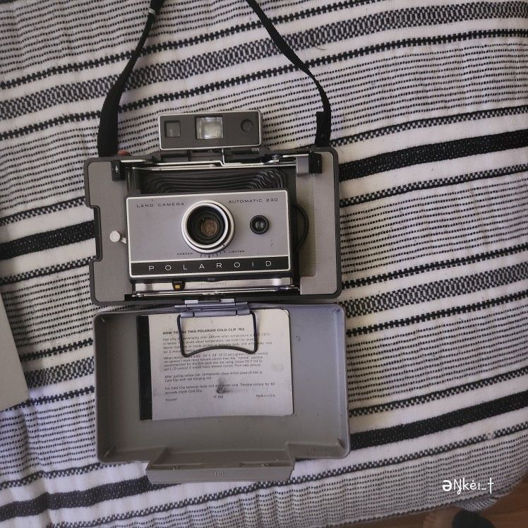 Vintage Polaroid 230 Automatic Land Camera Instant Film Camera - Gray.