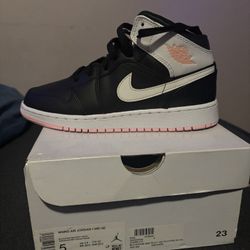 Woman Jordan 1 Mid SE