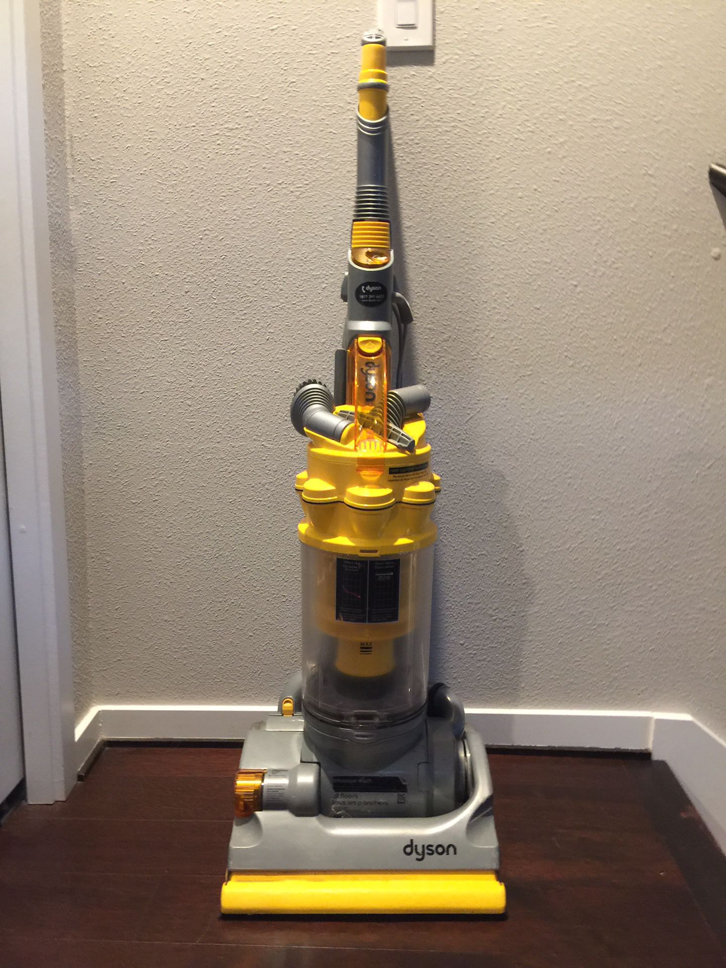 DYSON Root Cyclone Vacuum