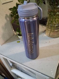 Lululemon water bottle