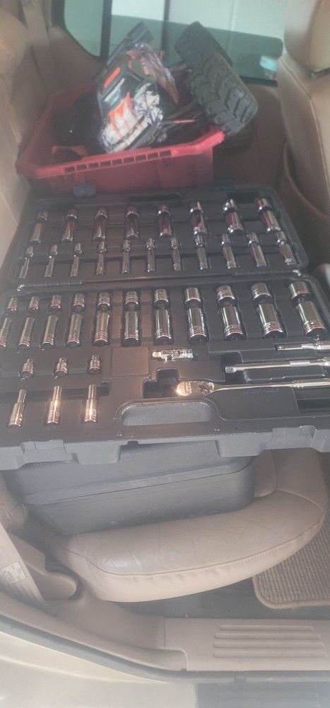 72 Peace socket set
