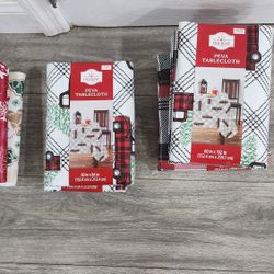 Christmas Themed Tablecloths 