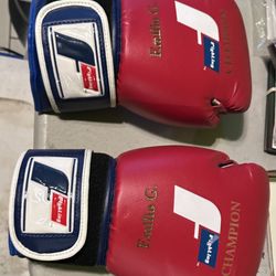 Boxing Gloves Fight Ing Red And Blue 