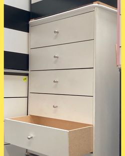 Dresser/ Five drawers dresser