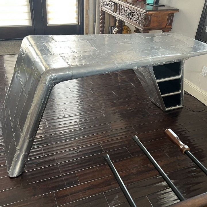 RH Airplane Wing Desk And Chair