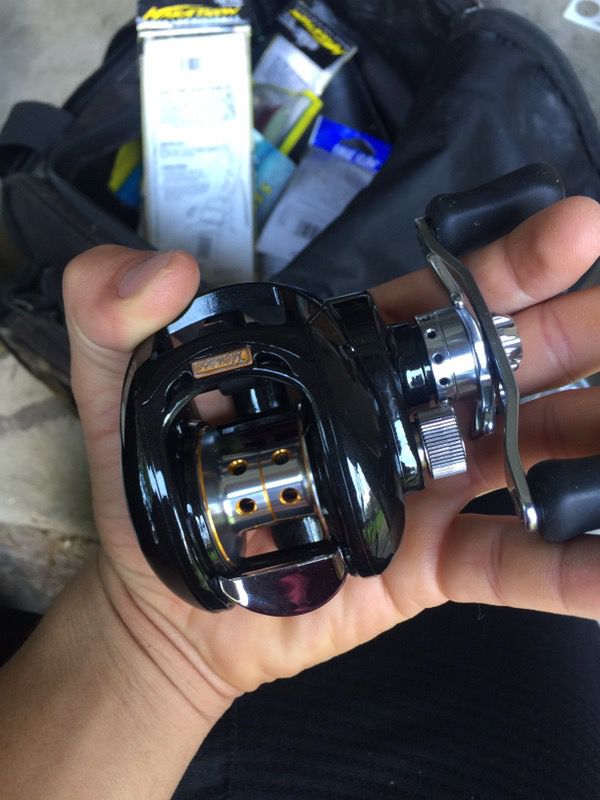 NEW Lew's Hack Attack right hand baitcaster fishing reel for Sale in Alvin,  TX - OfferUp