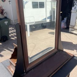 Dresser Topper With Mirror