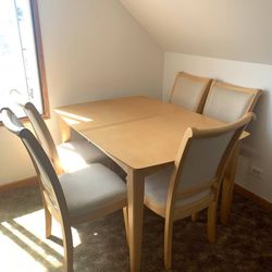 Table with 5 chairs