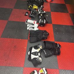 Kids Hockey Skates/Helmet/Gloves/pads