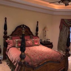 Michael Amini king Size Bedroom Set ( Deliver Available ) 