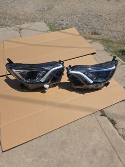 Headlights Pair Rav4 2016-2018