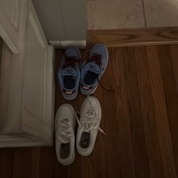 Nikes Sneakers.            5 1/2. & 7 