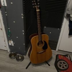 Hondo 6 String Guitar 